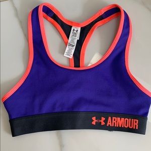Girls Under Armour Sports Bra EUC Small